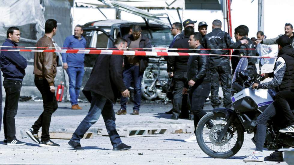 Tunisie : attentat près de l'ambassade américaine, un policier tué Tunisie : attentat près de l'ambassade américaine, un policier tué