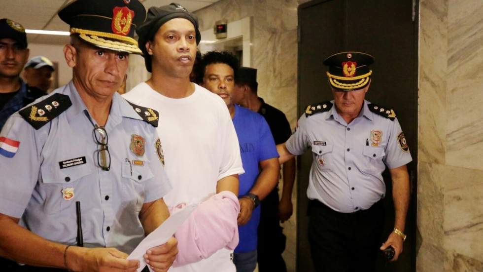 L'ex-footballeur brésilien Ronaldinho maintenu en détention au Paraguay