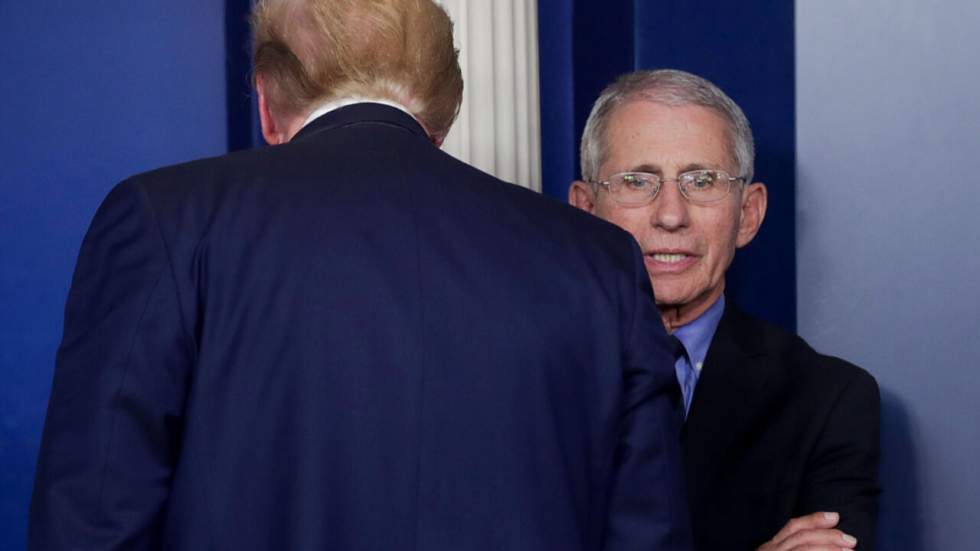 États-Unis : immunologiste et critique de Trump, le docteur Fauci ciblé par l'alt-right