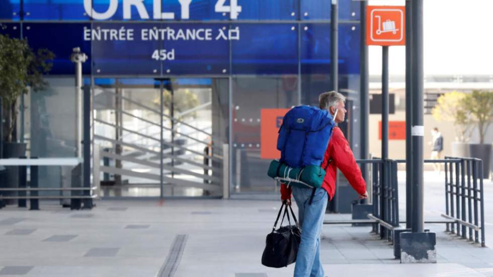 Sonné par la crise du coronavirus, l'aéroport d'Orly accueille ses derniers vols commerciaux