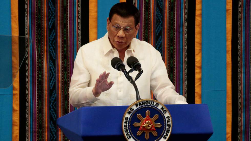 "Tuez-les" : l'ordre du président philippin Duterte face aux contrevenants du confinement "Tuez-les" : l'ordre du président philippin Duterte face aux contrevenants du confinement