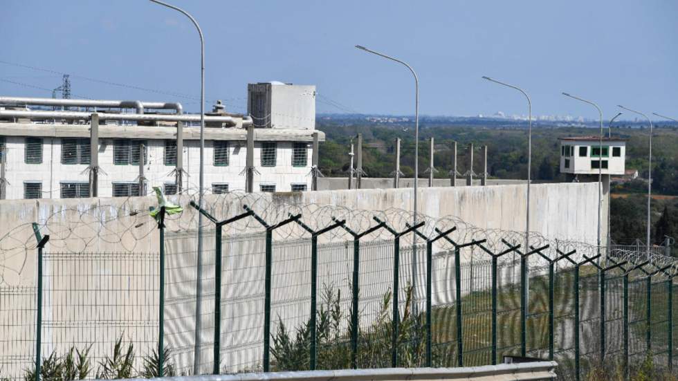 Coronavirus en France : le système judiciaire et les prisons à l'épreuve de la pandémie Coronavirus en France : le système judiciaire et les prisons à l'épreuve de la pandémie