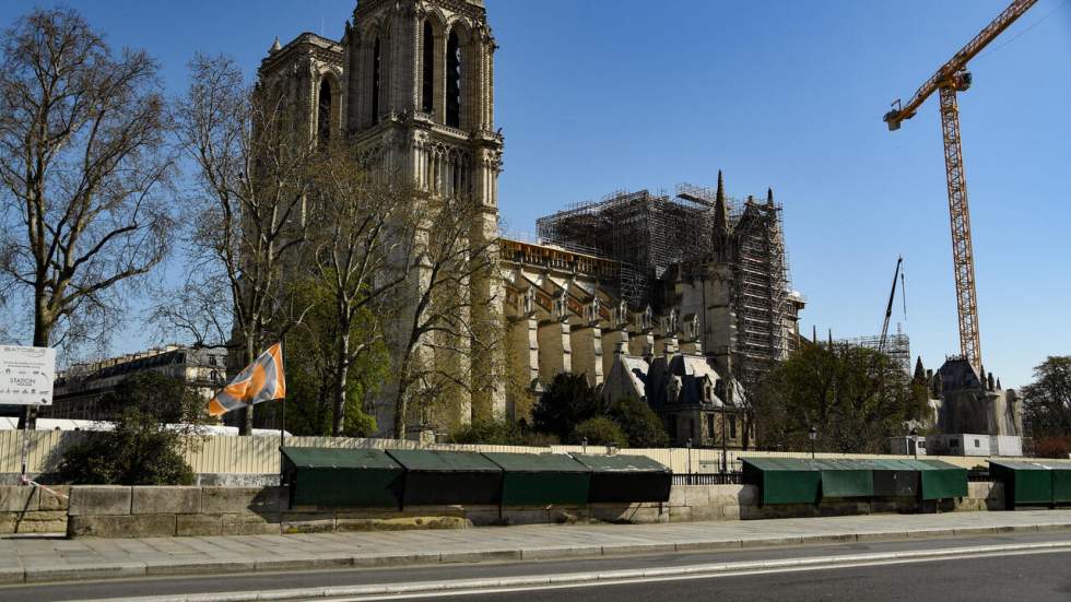 Un an après l'incendie de Notre-Dame de Paris, le Vendredi saint célébré dans une cathédrale déserte Un an après l'incendie de Notre-Dame de Paris, le Vendredi saint célébré dans une cathédrale déserte