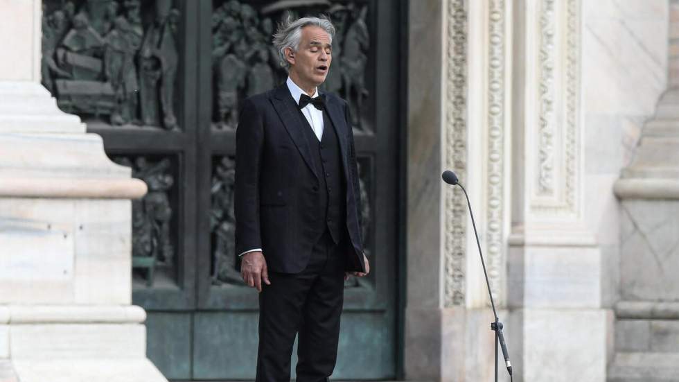 Pour Pâques, le ténor italien Andrea Bocelli chante dans la cathédrale de Milan vide