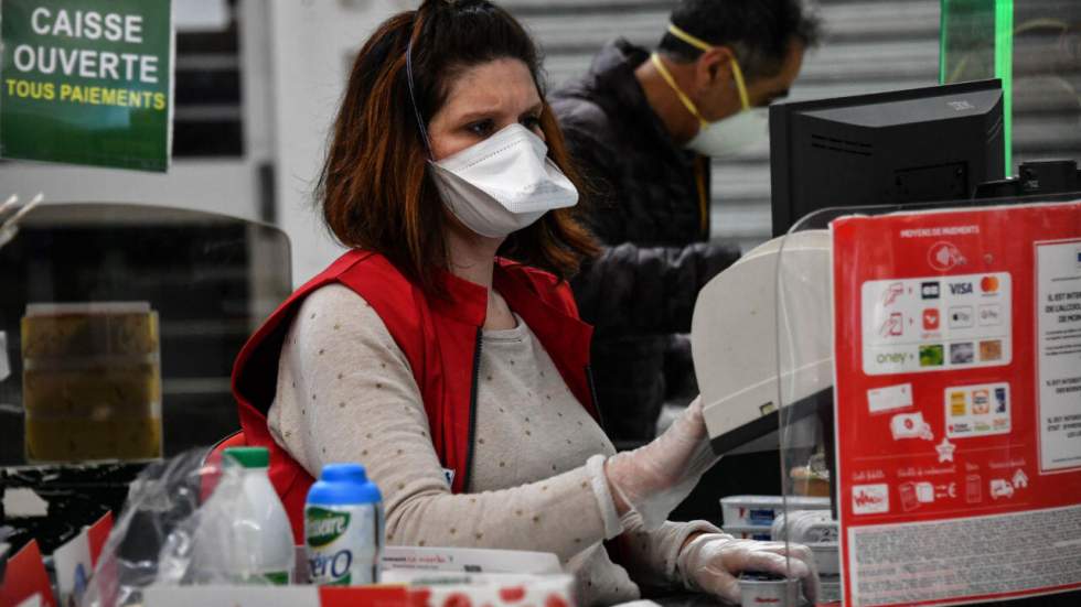 Coronavirus, les femmes en première ligne (2/3) : les caissières "travaillent la peur au ventre"