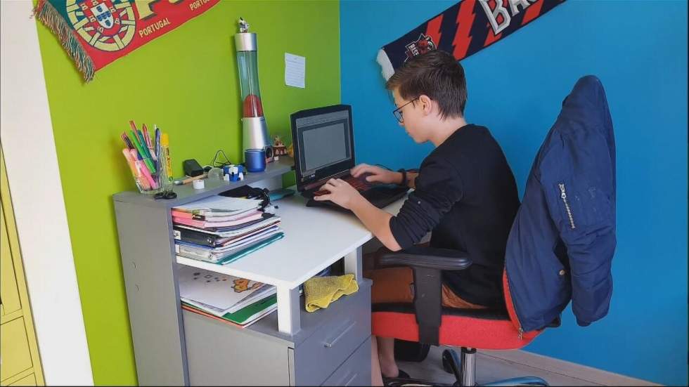 École en confinement : les jeunes Français face à la fracture numérique École en confinement : les jeunes Français face à la fracture numérique