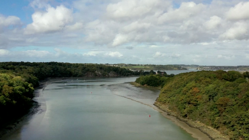 Bretagne : en remontant les méandres de la Rance, rivière tranquille entre terre et mer