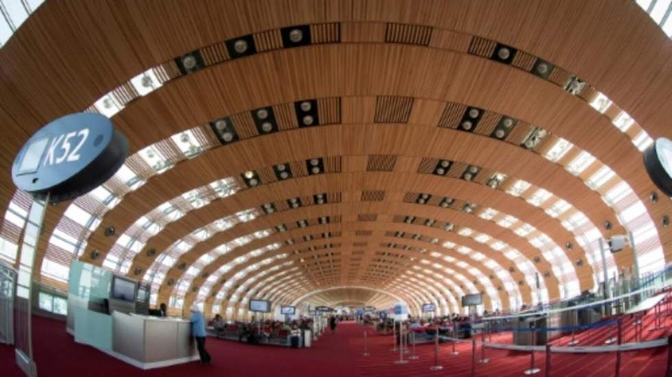 Covid-19 en France : l'absence de contrôle sanitaire à Roissy inquiète les passagers