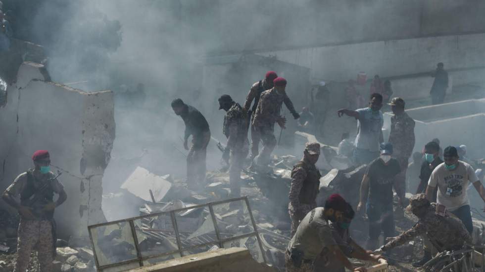 Pakistan : un avion avec près de 100 personnes à son bord s'écrase à Karachi