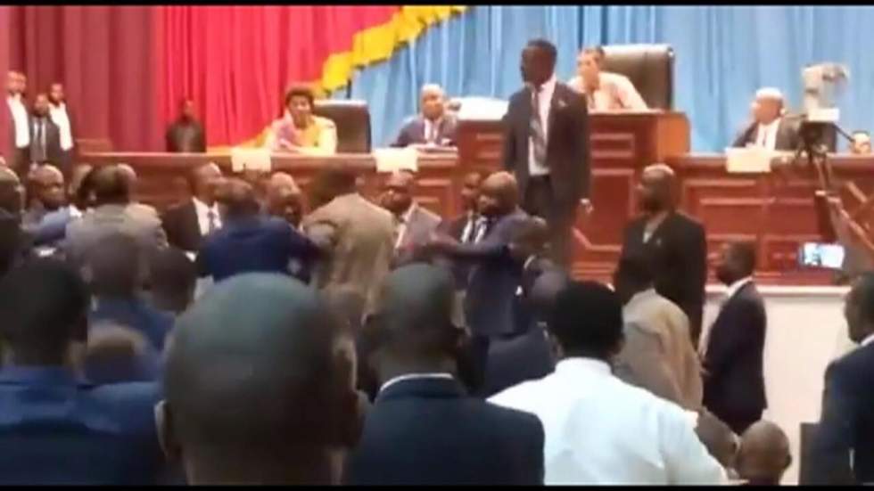 RD Congo : le premier vice-président de l'Assemblée destitué, des députés se bagarrent