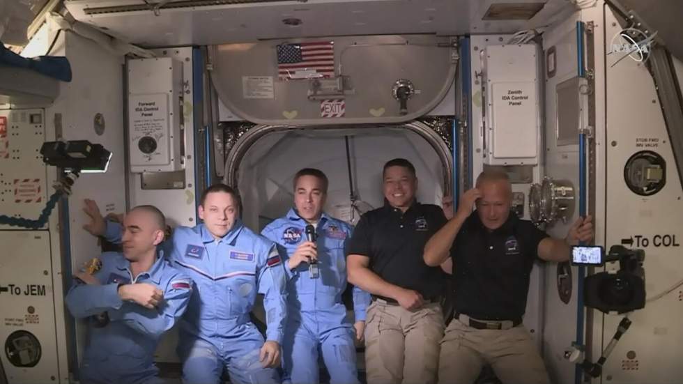 La capsule de SpaceX s'est amarrée, les astronautes américains sont dans l'ISS