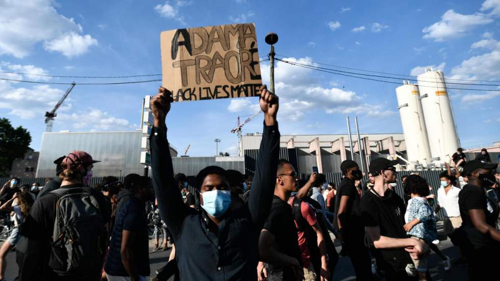 Mort d'Adama Traoré : des milliers de manifestants se rassemblent à Paris