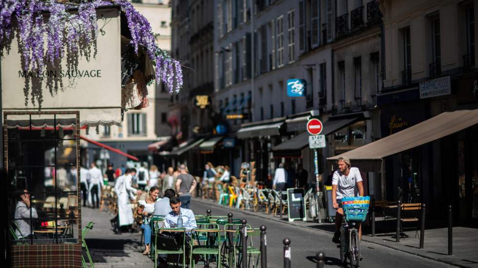 "Ça nous a trop manqué !" : la réouverture des terrasses de cafés fait le bonheur des Parisiens