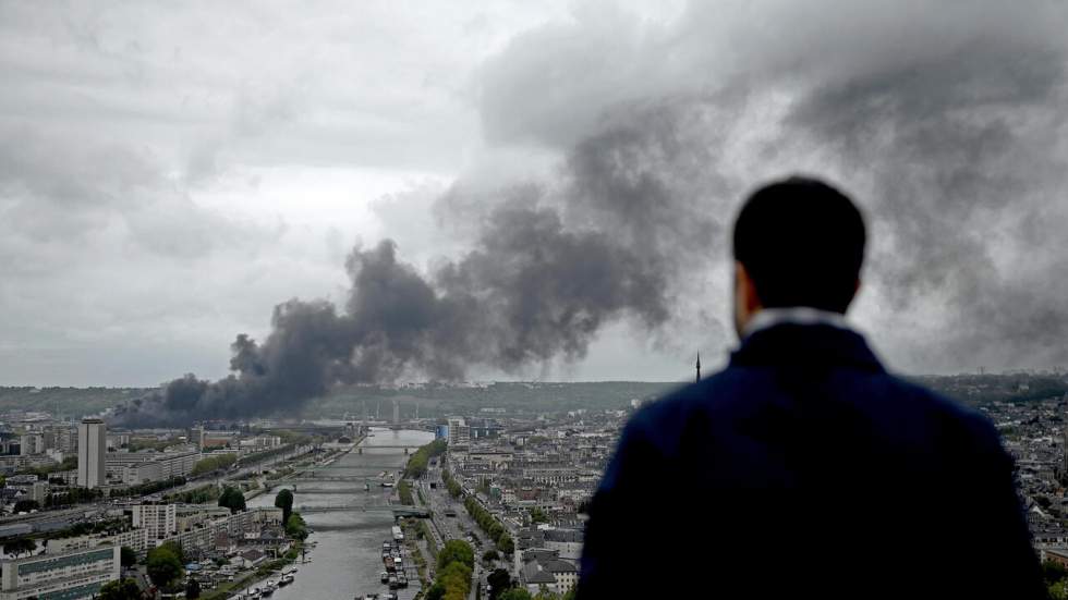 "Des angles morts inacceptables" : l'État épinglé par le Sénat sur l'incendie de Lubrizol "Des angles morts inacceptables" : l'État épinglé par le Sénat sur l'incendie de Lubrizol