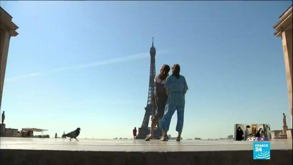 La tour Eiffel, monument le plus emblématique de Paris, rouvre au public La tour Eiffel, monument le plus emblématique de Paris, rouvre au public