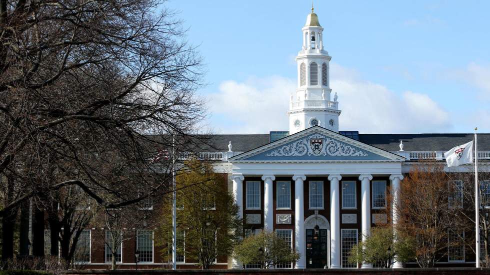 Harvard et le MIT portent plainte pour défendre les étudiants étrangers