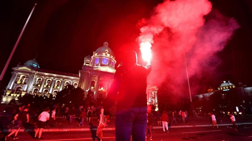 Covid-19 : manifestations tendues après l'annonce d'un couvre-feu en Serbie