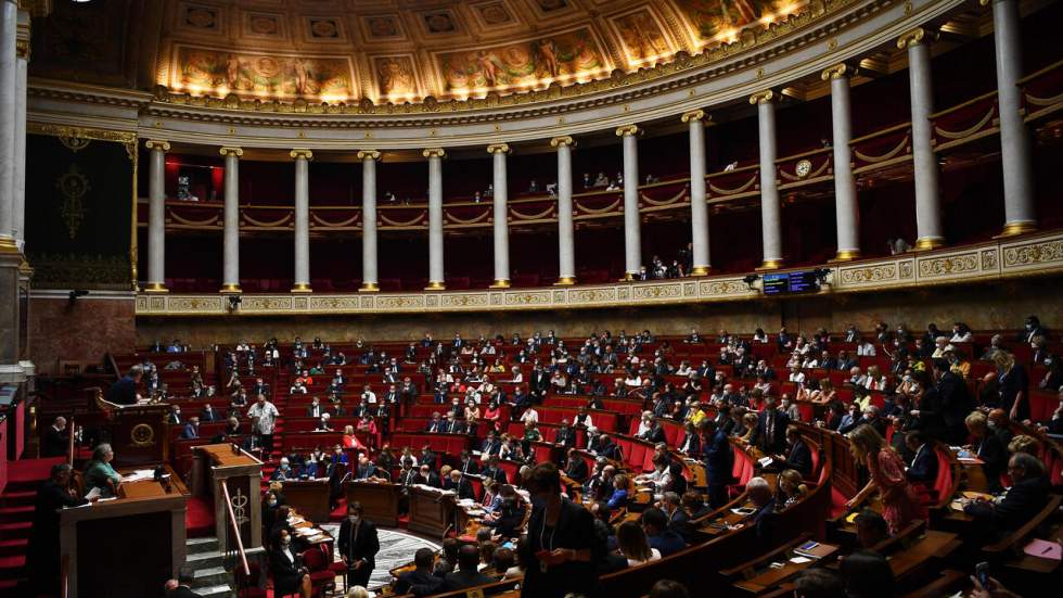 Les députés français adoptent un troisième budget de relance face au Covid-19