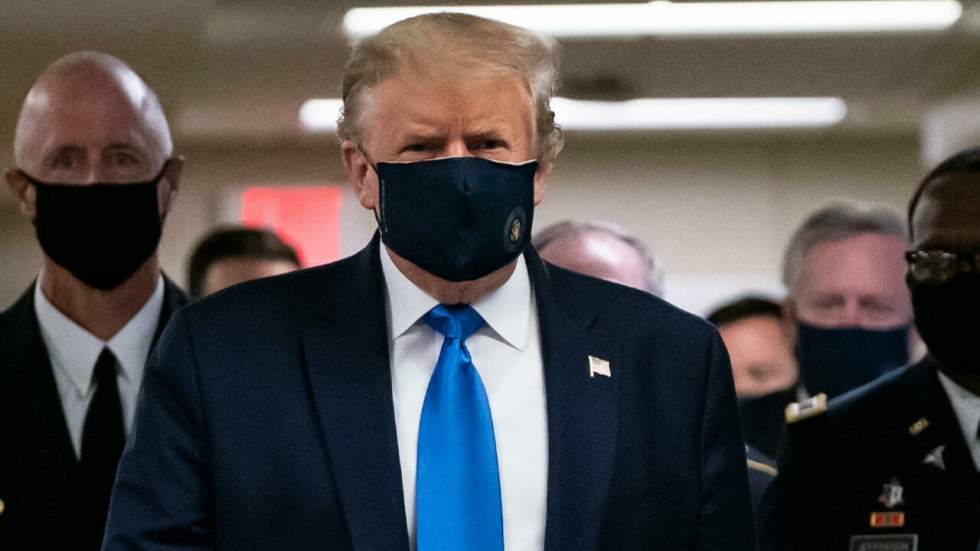 Covid-19 : Donald Trump porte un masque en public pour la première fois