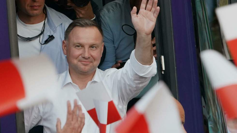 Andrzej Duda, un ultra conservateur et anti-LGBT réélu à la tête de la Pologne