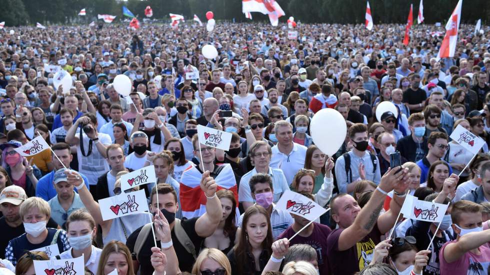 Rassemblement record de l'opposition en Biélorussie, à dix jours de la présidentielle