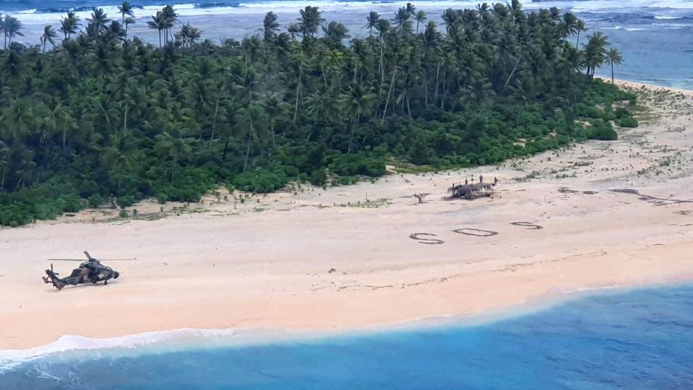 Bloqués sur une île du Pacifique, trois naufragés sauvés grâce à un "SOS" écrit dans le sable