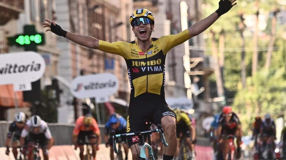 Cyclisme : Wout van Aert remporte Milan-San Remo devant Julian Alaphilippe