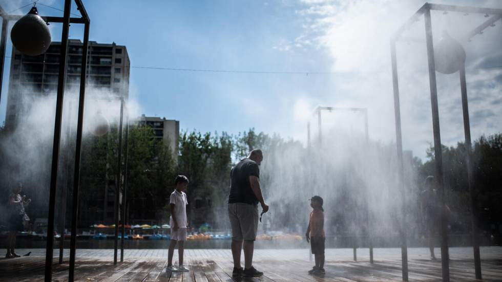 La canicule s'étend en France : 15 départements en vigilance rouge, 54 en orange