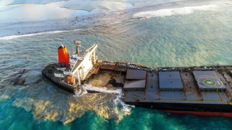 Marée noire à l'île Maurice : un "morceau important" du navire échoué s'est détaché