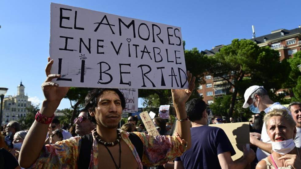 Covid-19 en Espagne : des manifestants anti-masque battent le pavé à Madrid