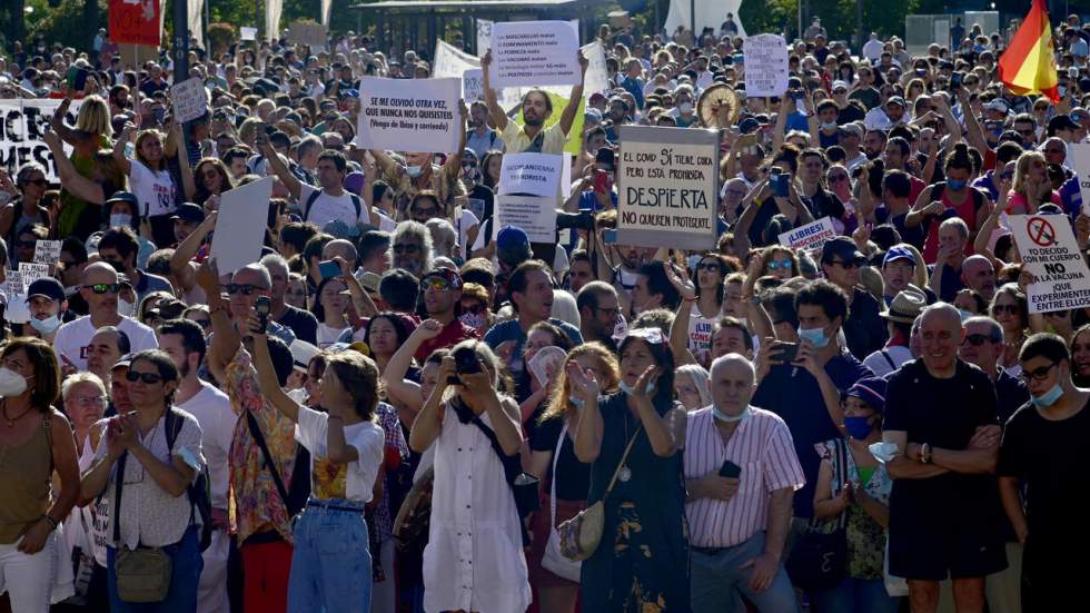 En Europe, un mouvement antimasque alimenté par un "imaginaire antisystème"