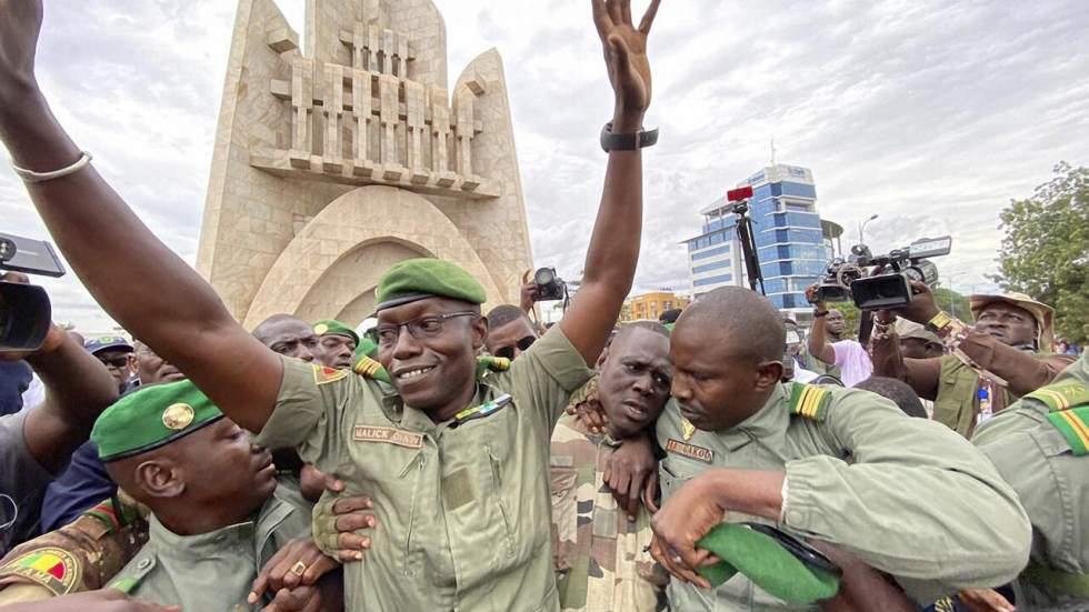 À Bamako, des milliers de personnes célèbrent le coup d’État