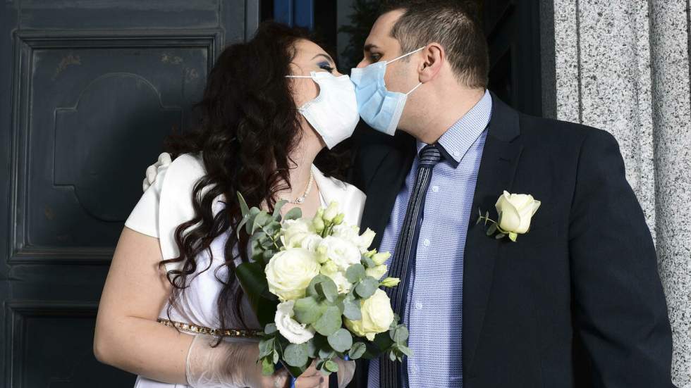 Absents, masques, fin de la bise… Comment le Covid-19 bouleverse les fêtes de famille Absents, masques, fin de la bise… Comment le Covid-19 bouleverse les fêtes de famille