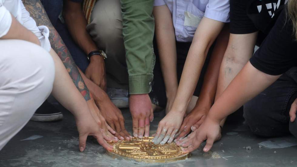 "Plaque du Peuple", demande de réformes : les manifestants thaïlandais bravent la monarchie