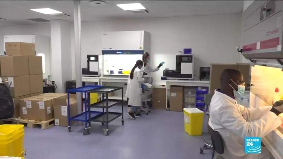 Covid-19 : le personnel médical sous pression dans les laboratoires et les plateaux techniques Covid-19 : le personnel médical sous pression dans les laboratoires et les plateaux techniques