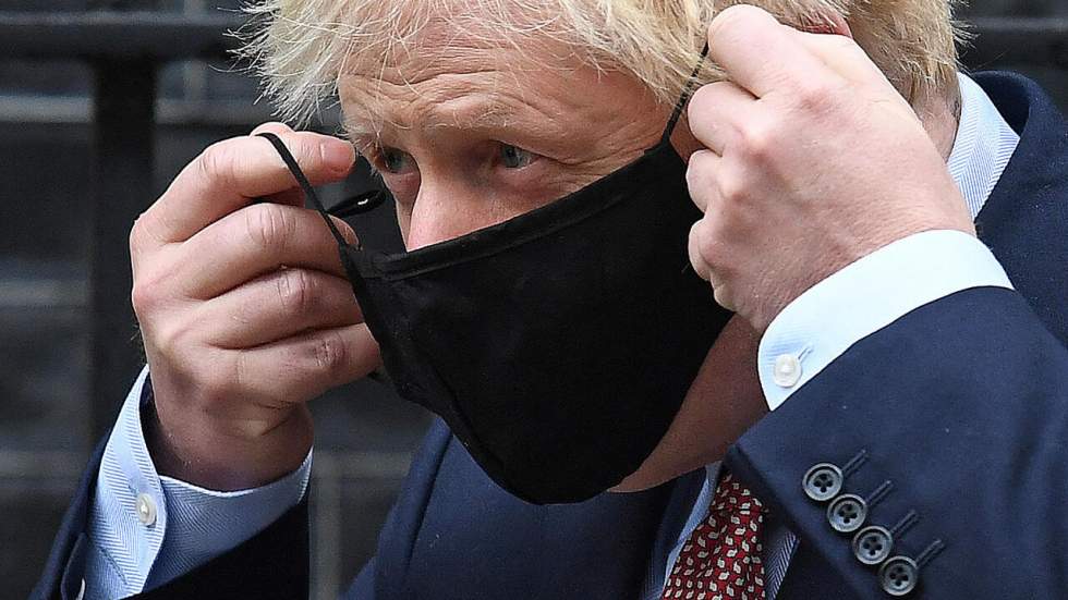 Covid-19 : Boris Johnson réactive les hôpitaux de campagne et ferme les pubs à Liverpool