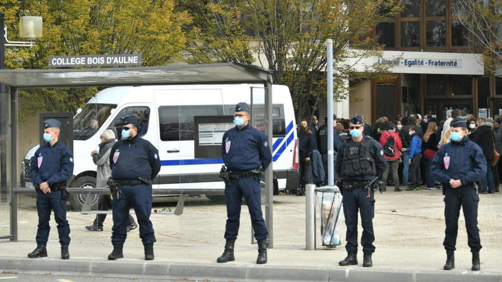 Enseignant assassiné : opérations de police dans la mouvance islamiste et nouvelles gardes à vue