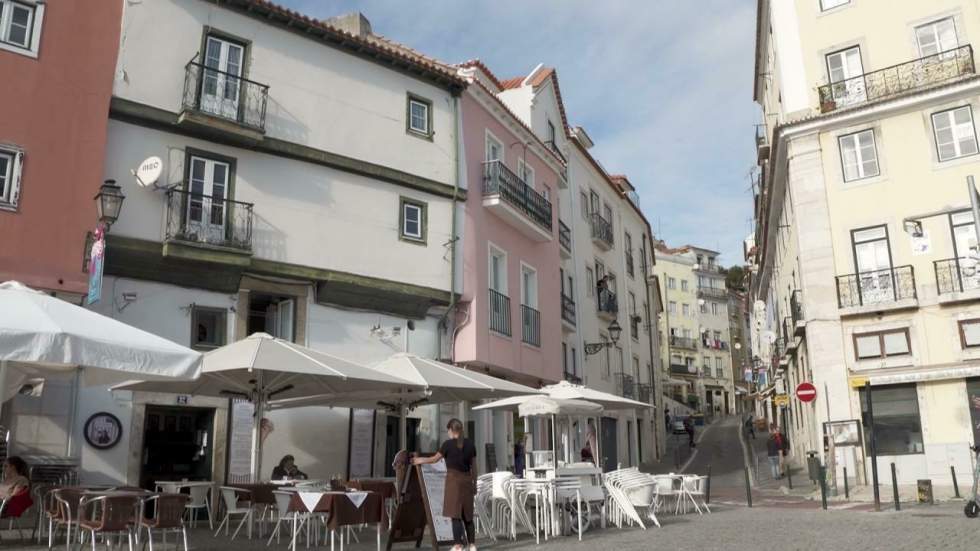 Portugal : à Lisbonne, faute de touristes, des logements mis à disposition des familles modestes