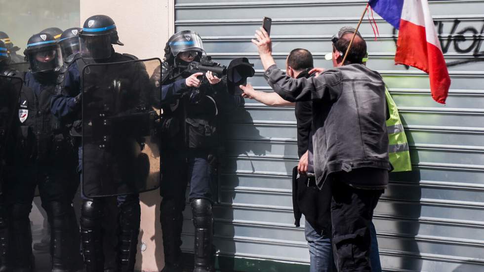 Filmer la police, bientôt un délit ? La loi qui inquiète les journalistes français Filmer la police, bientôt un délit ? La loi qui inquiète les journalistes français