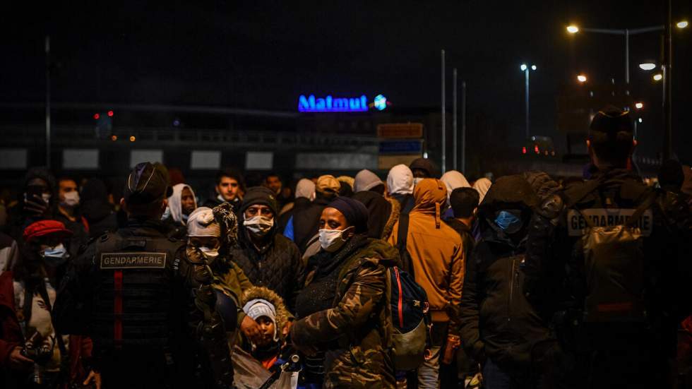 À Saint-Denis, un camp de plus de 2000 migrants démantelé par les forces de l'ordre