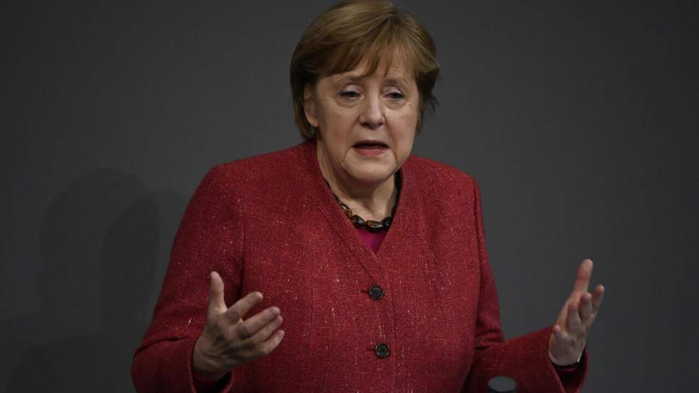 Covid-19 : à l’approche de Noël, la supplique d’Angela Merkel aux députés allemands