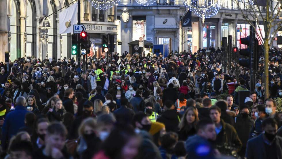 Covid-19 au Royaume-Uni : Londres passe en niveau d'alerte "très élevé", une mutation inquiète