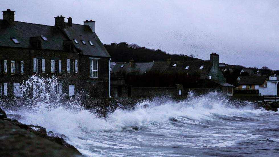 Tempête Bella : des milliers de foyers privés d'électricité en France Tempête Bella : des milliers de foyers privés d'électricité en France