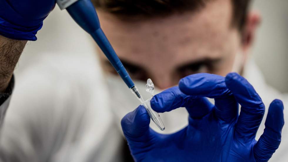 Covid-19 : en France, couvre-feu à 18 h et longue attente pour se faire vacciner Covid-19 : en France, couvre-feu à 18 h et longue attente pour se faire vacciner