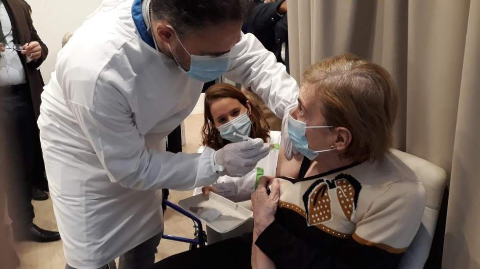 Vaccination dans les Ehpad : "Je le fais pour ne pas contaminer la jeunesse" Vaccination dans les Ehpad : "Je le fais pour ne pas contaminer la jeunesse"
