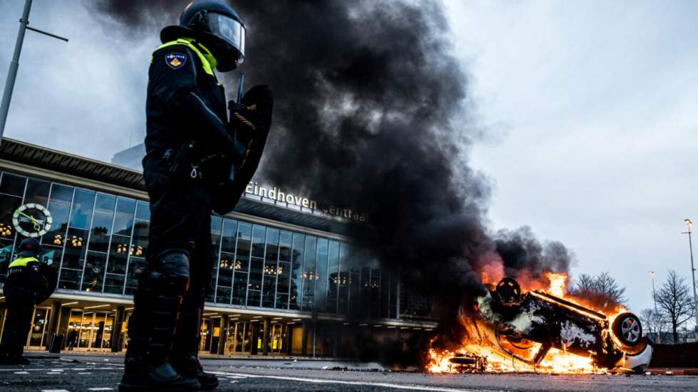 Covid-19 : aux Pays-Bas, pillages et heurts avec la police lors de manifestations anti couvre-feu