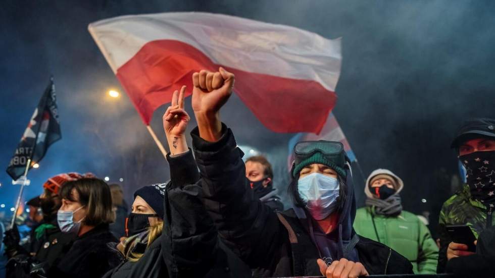 Manifestations en Pologne contre l'entrée en vigueur de la quasi-interdiction de l’avortement