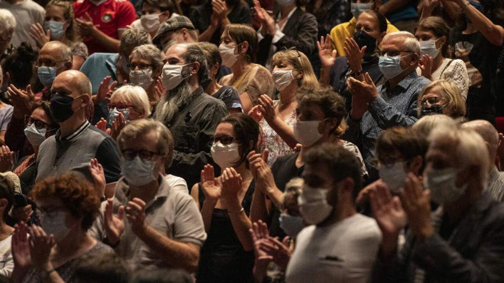 Covid-19 en France : des "expérimentations" annoncées pour des concerts "debout"