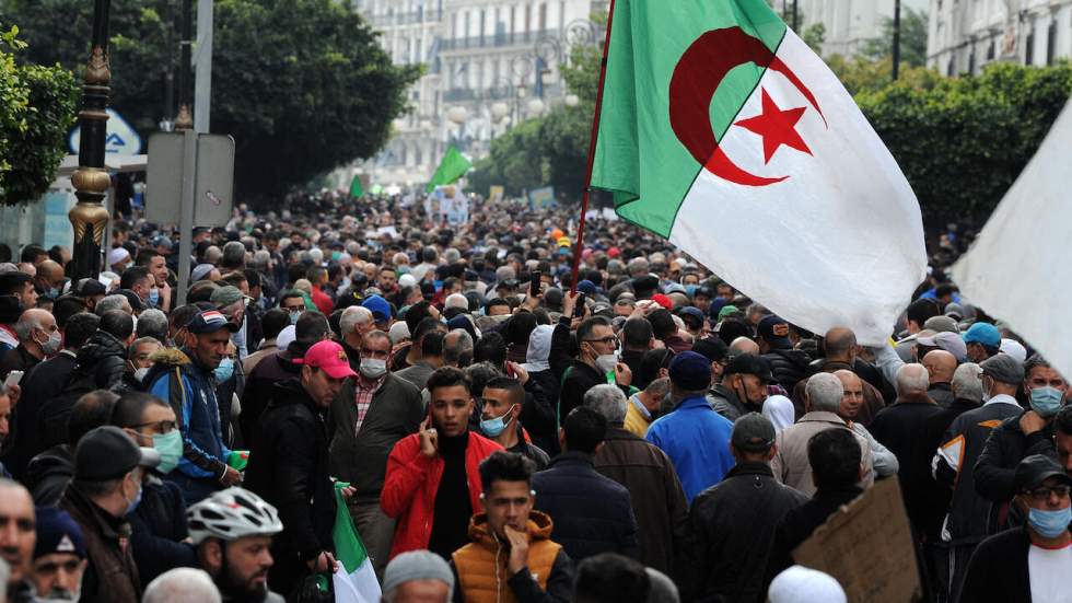 Algérie : des milliers de manifestants dans la rue pour relancer le Hirak