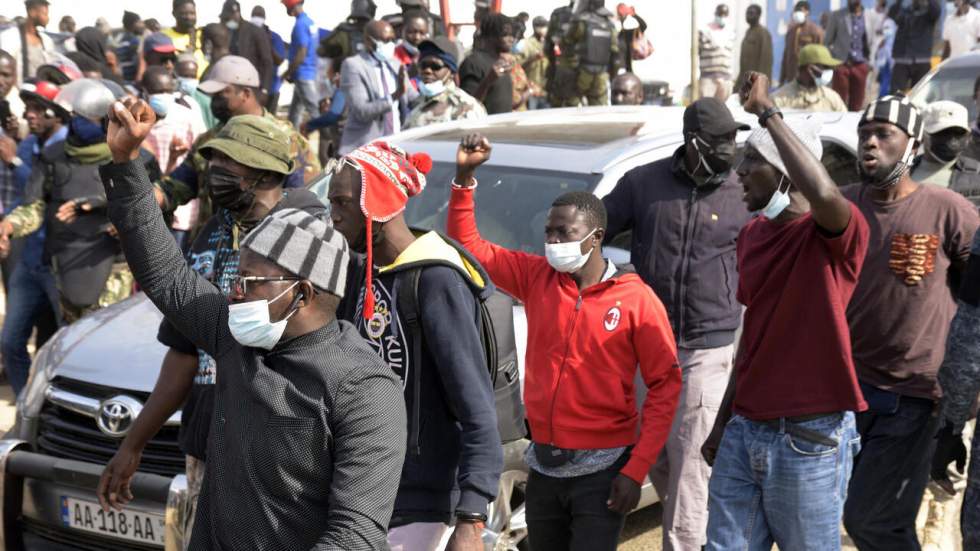 Sénégal : un mort et des médias suspendus après l'arrestation d'Ousmane Sonko Sénégal : un mort et des médias suspendus après l'arrestation d'Ousmane Sonko